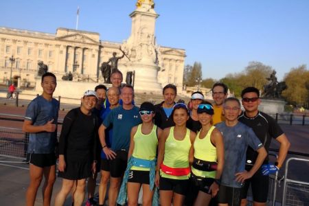 Stopping for a pause in front of Buckingham Palace